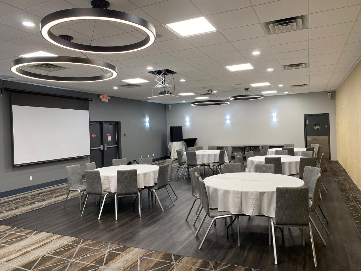 Holiday Inn Detroit Lakes By Ihg Екстериор снимка