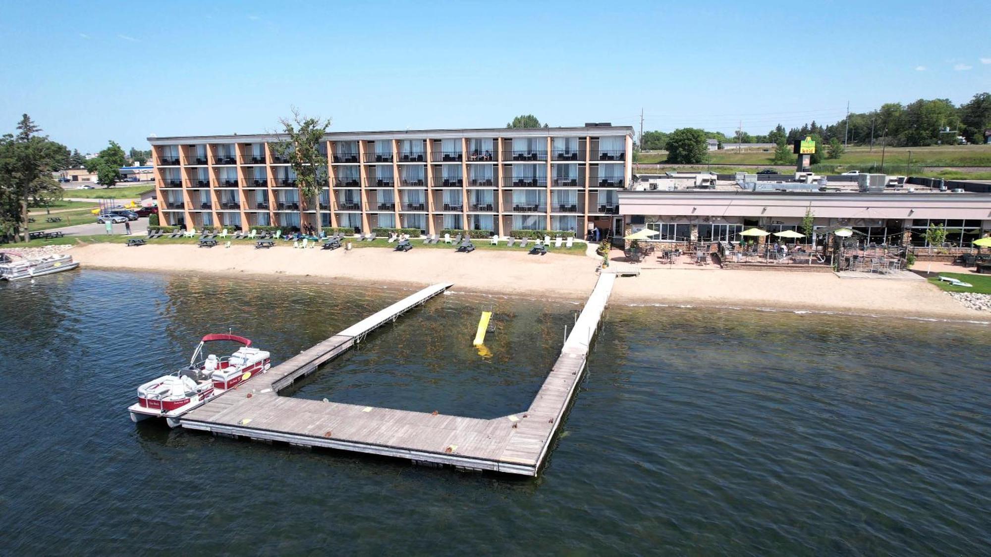 Holiday Inn Detroit Lakes By Ihg Екстериор снимка