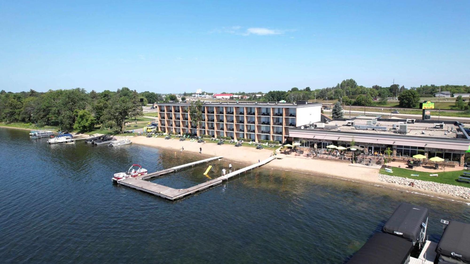 Holiday Inn Detroit Lakes By Ihg Екстериор снимка